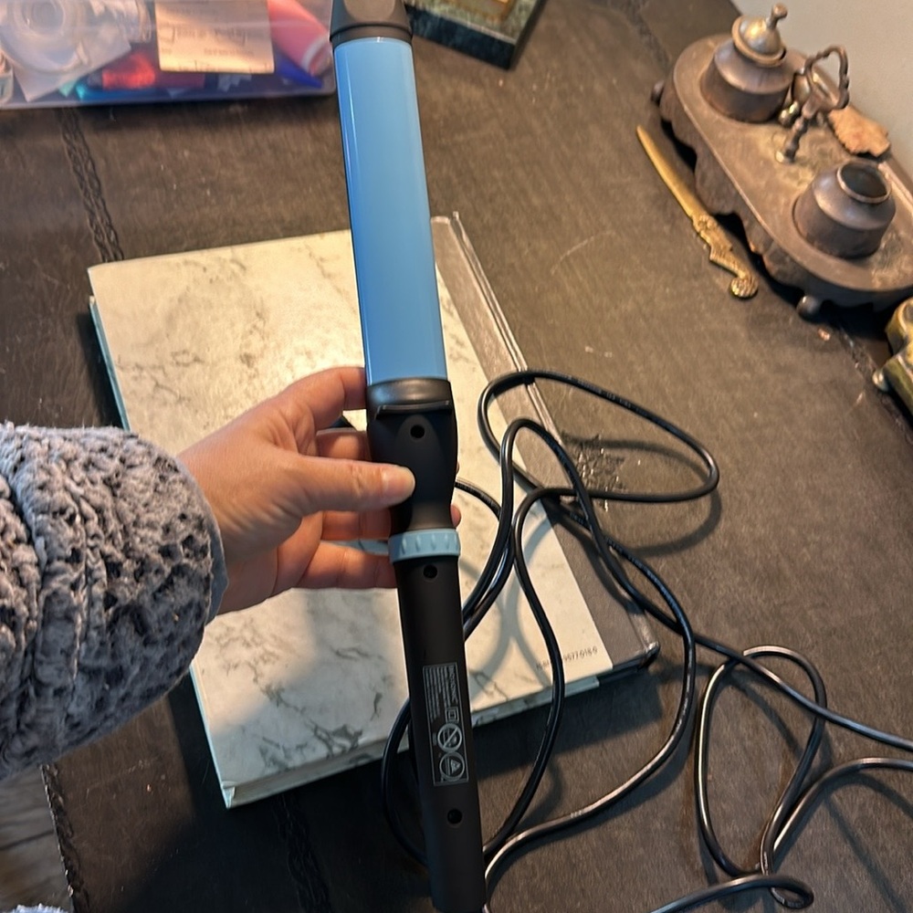 Bio Ionic OnePass oval curling iron - Picture 11 of 16